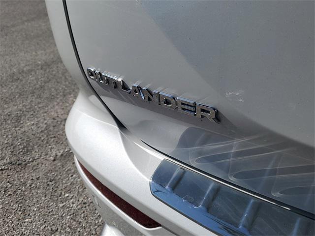 new 2025 Mitsubishi Outlander car, priced at $35,825