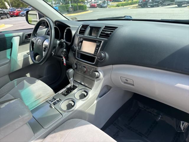 used 2013 Toyota Highlander car, priced at $14,990