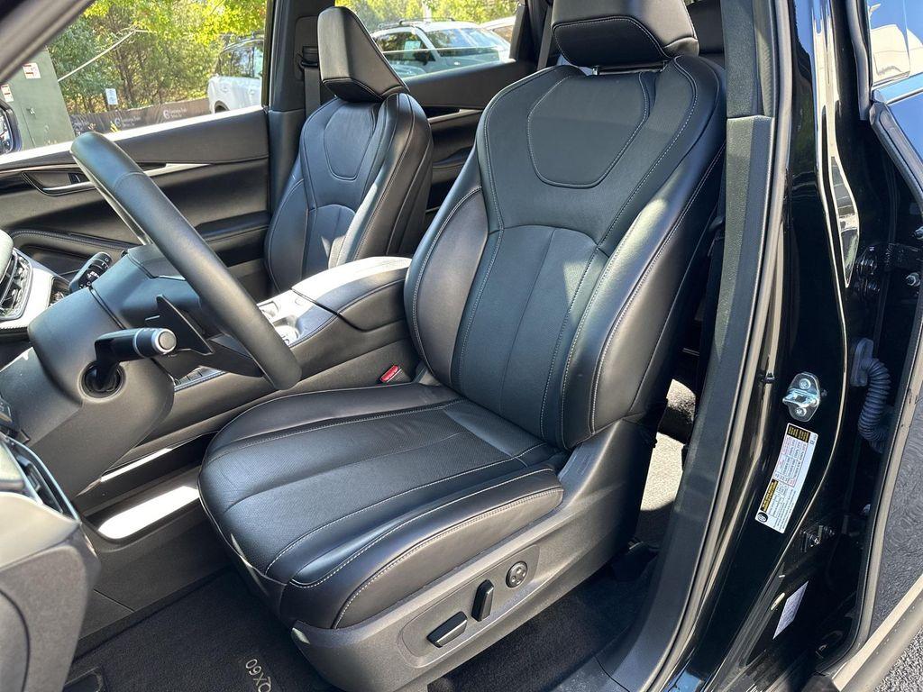used 2025 INFINITI QX60 car, priced at $38,900