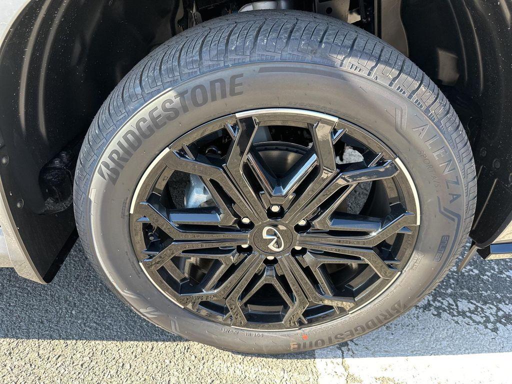 new 2026 INFINITI QX80 car, priced at $95,054