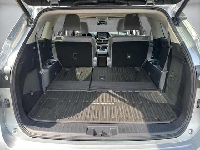 used 2021 Toyota Highlander Hybrid car, priced at $38,400