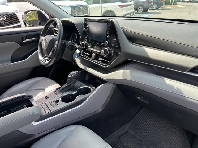 used 2021 Toyota Highlander Hybrid car, priced at $38,400