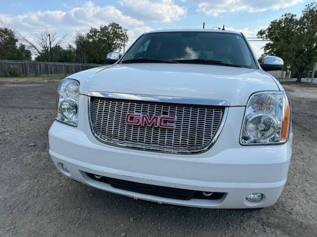 used 2013 GMC Yukon car, priced at $12,999