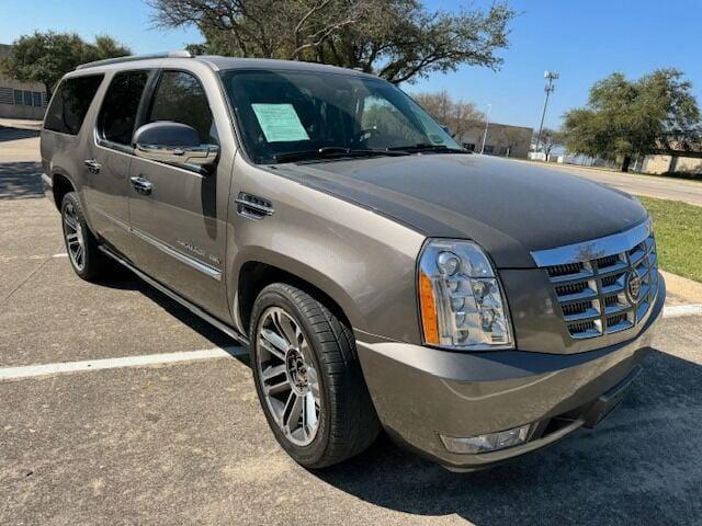 used 2012 Cadillac Escalade ESV car, priced at $8,999