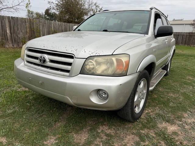 used 2005 Toyota Highlander car, priced at $3,999