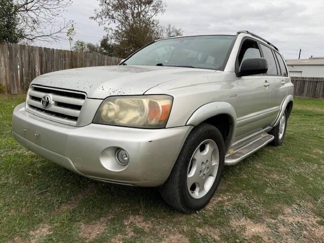 used 2005 Toyota Highlander car, priced at $3,999