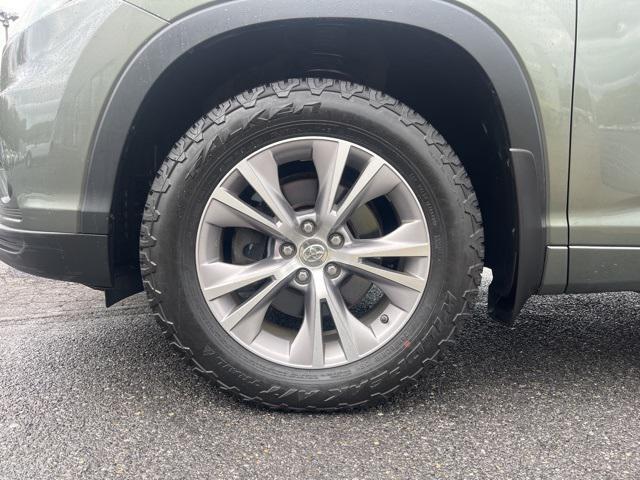 used 2015 Toyota Highlander car, priced at $17,898