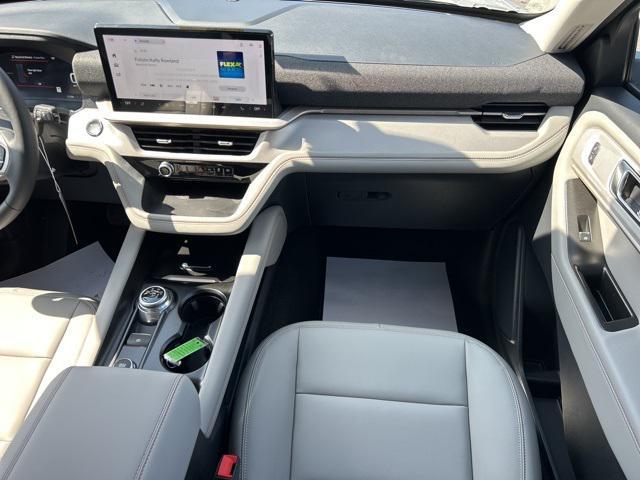 new 2025 Ford Explorer car, priced at $49,735