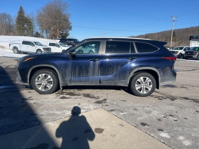 used 2023 Toyota Highlander car, priced at $33,895