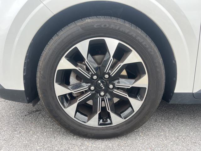 used 2024 Kia Carnival car, priced at $31,998