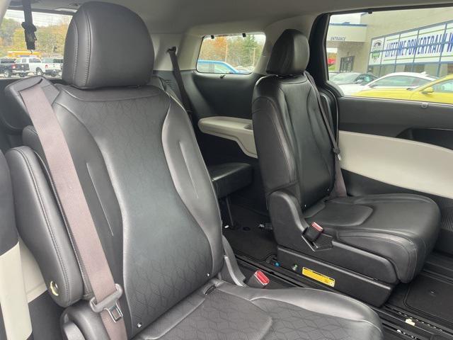 used 2024 Kia Carnival car, priced at $31,998