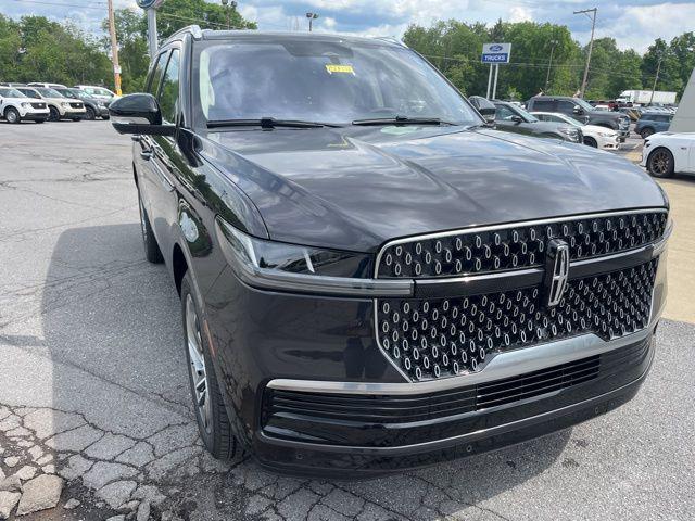 new 2025 Lincoln Navigator car, priced at $104,215