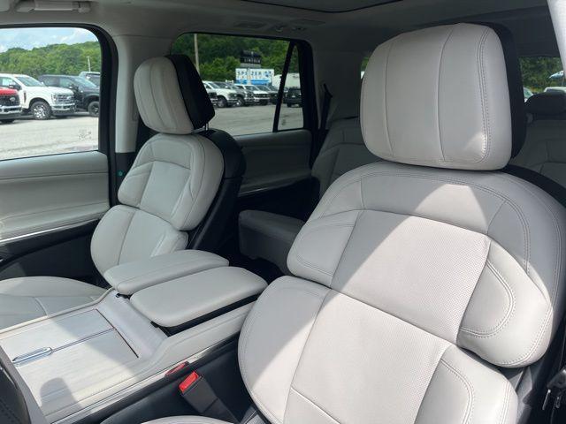 new 2025 Lincoln Navigator car, priced at $104,215