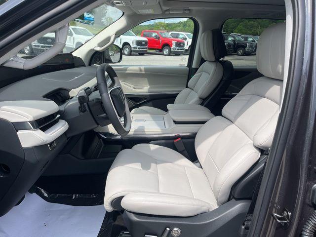 new 2025 Lincoln Navigator car, priced at $104,215