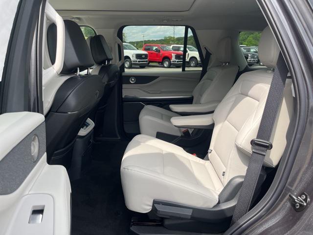 new 2025 Lincoln Navigator car, priced at $104,215