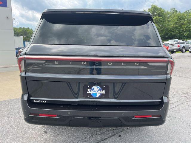 new 2025 Lincoln Navigator car, priced at $104,215