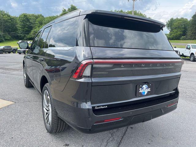 new 2025 Lincoln Navigator car, priced at $104,215