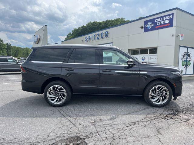 new 2025 Lincoln Navigator car, priced at $104,215