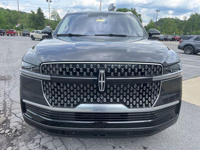 new 2025 Lincoln Navigator car, priced at $104,215