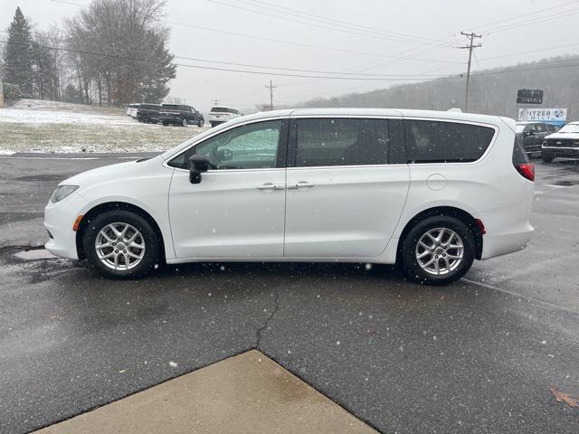 used 2017 Chrysler Pacifica car, priced at $14,995