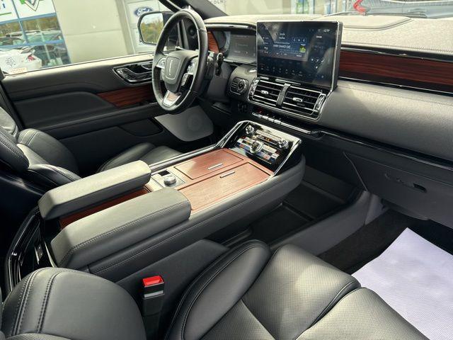 new 2024 Lincoln Navigator car, priced at $99,995