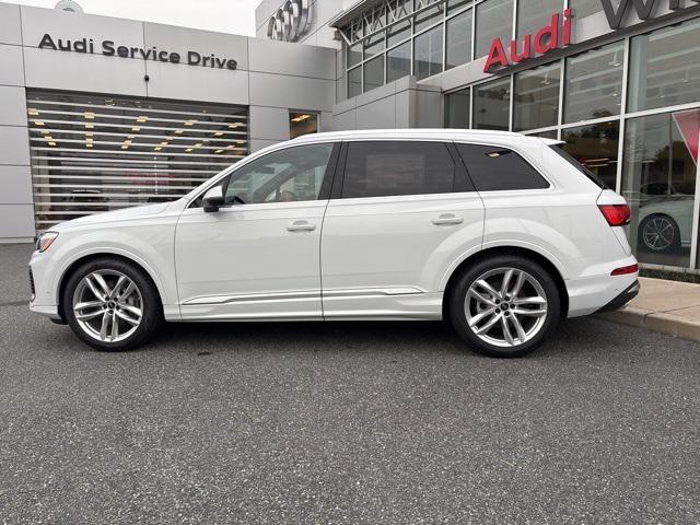 new 2025 Audi Q7 car, priced at $76,350
