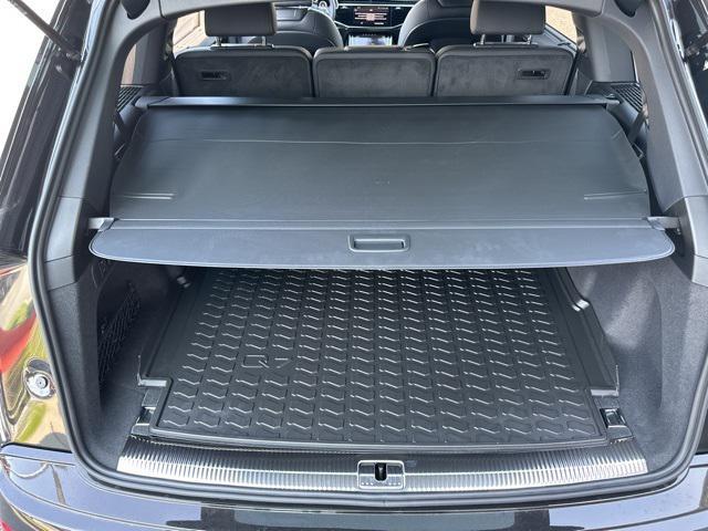 new 2026 Audi Q7 car, priced at $78,295