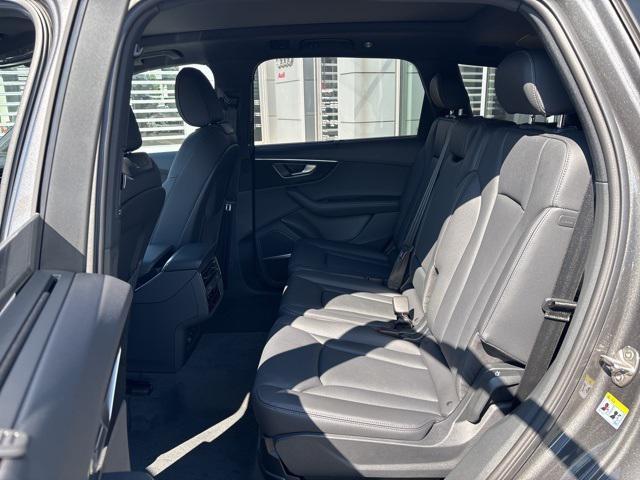new 2025 Audi Q7 car, priced at $71,769