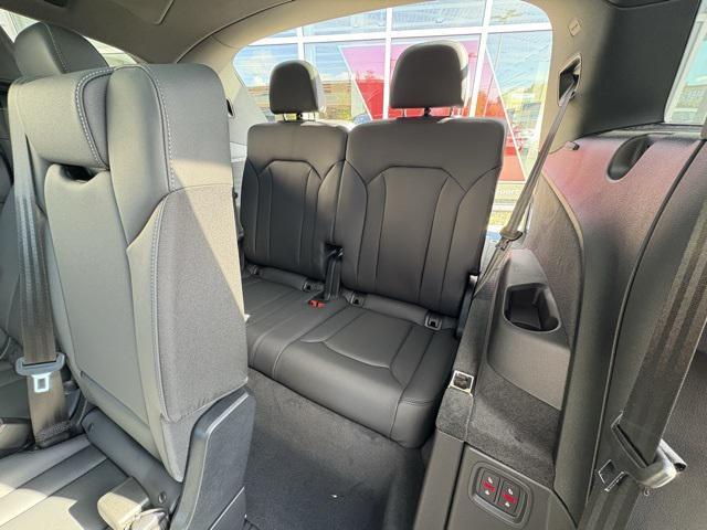 new 2026 Audi Q7 car, priced at $78,445