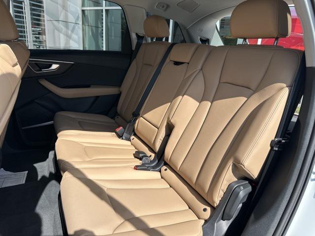 new 2025 Audi Q7 car, priced at $76,950