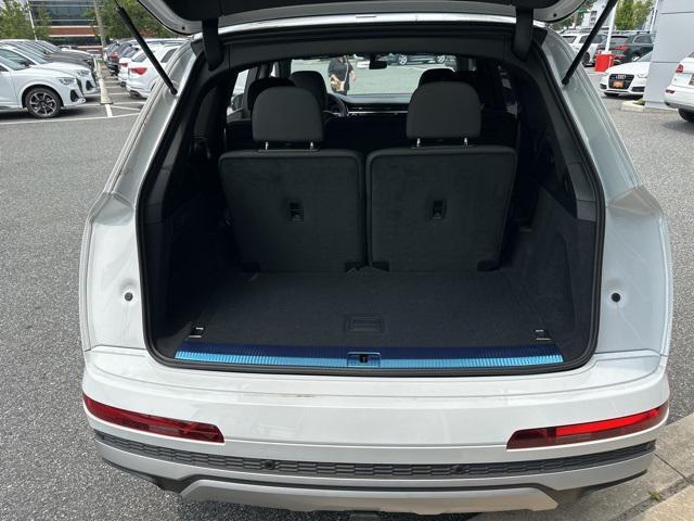 new 2025 Audi Q7 car, priced at $71,769