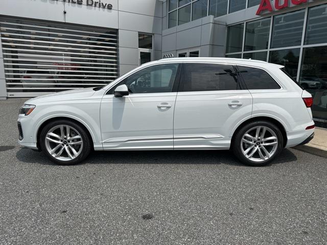 new 2025 Audi Q7 car, priced at $71,769