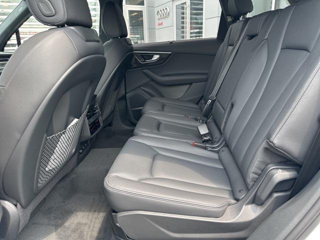 new 2025 Audi Q7 car, priced at $71,769