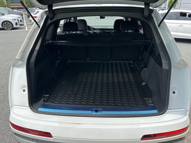 new 2025 Audi Q7 car, priced at $71,769