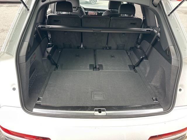 new 2025 Audi Q7 car, priced at $74,580