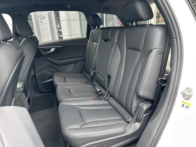 new 2025 Audi Q7 car, priced at $74,580