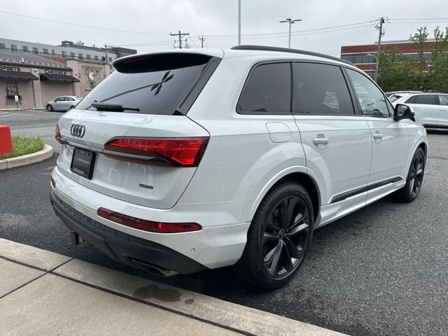 new 2025 Audi Q7 car, priced at $74,580