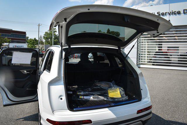 new 2025 Audi Q7 car, priced at $75,700