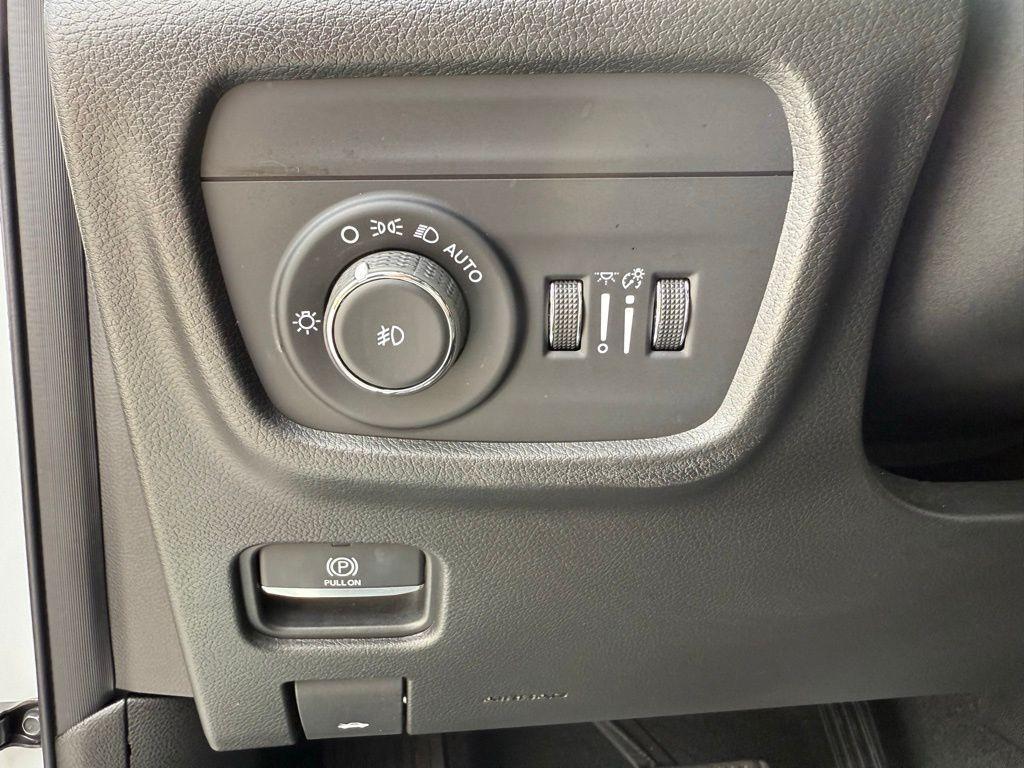 used 2022 Jeep Grand Cherokee car, priced at $39,998