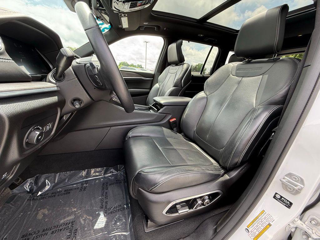 used 2022 Jeep Grand Cherokee car, priced at $39,998