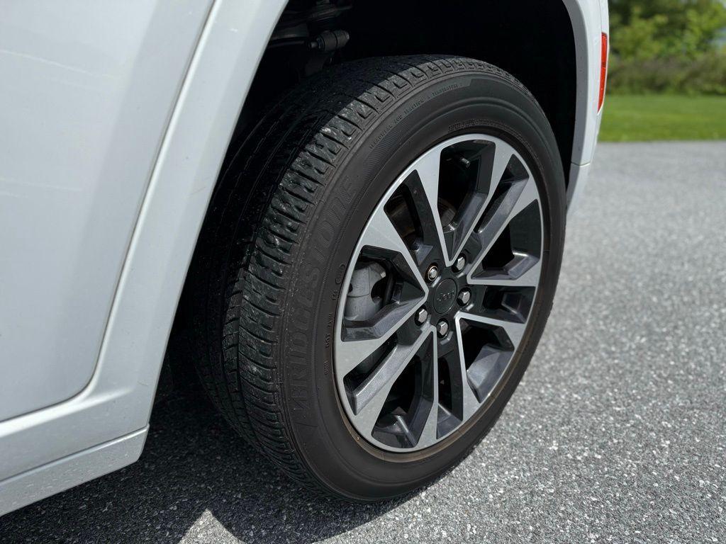 used 2022 Jeep Grand Cherokee car, priced at $39,998