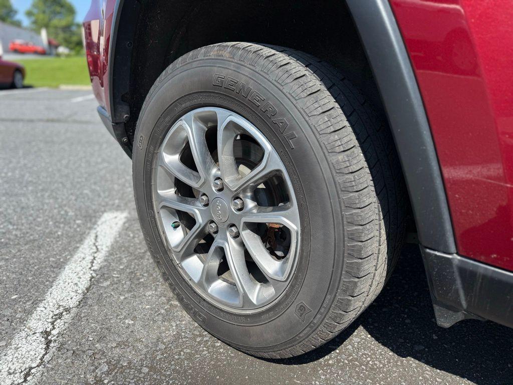 used 2015 Jeep Grand Cherokee car, priced at $18,991