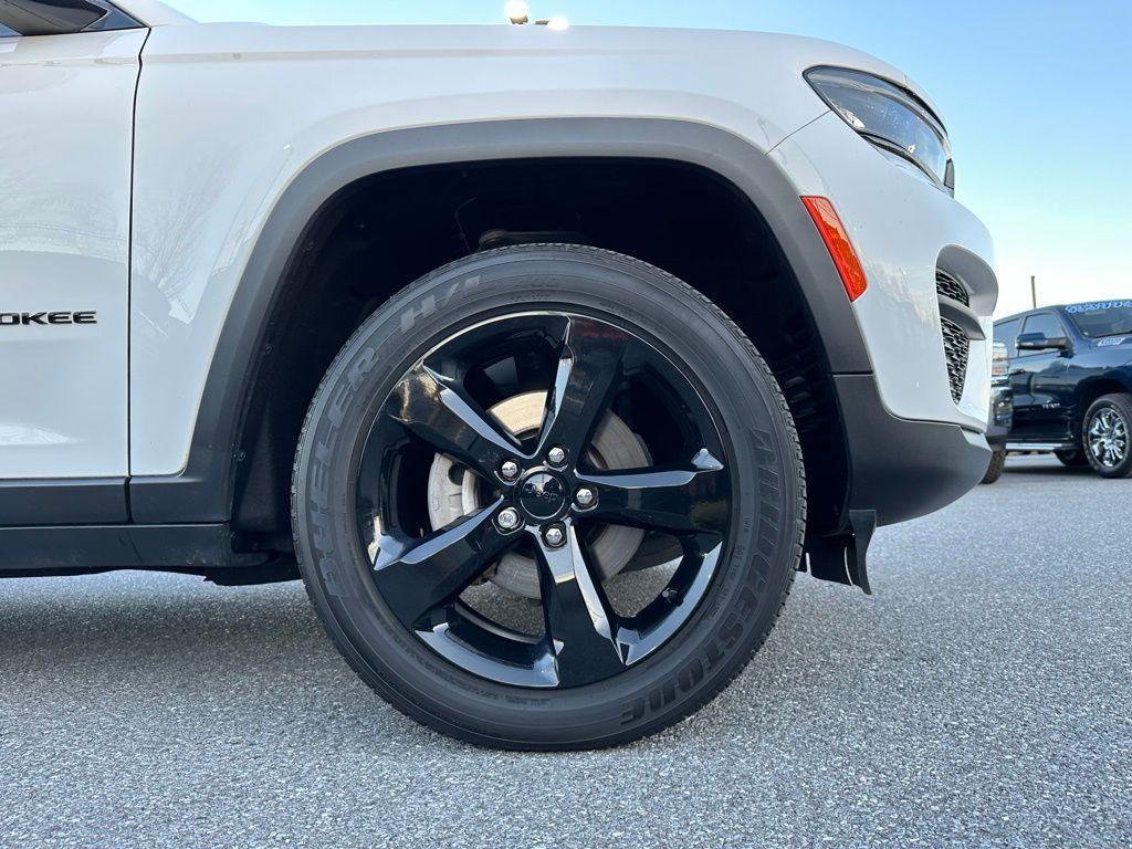 used 2023 Jeep Grand Cherokee car, priced at $37,998