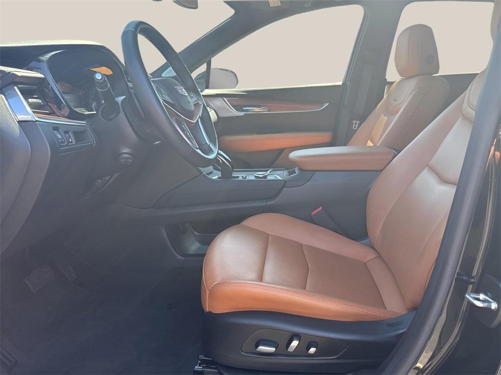 used 2023 Cadillac XT5 car, priced at $38,991