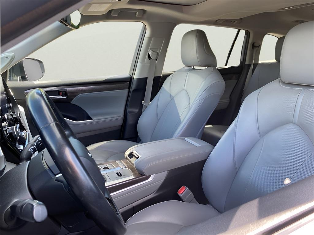 used 2021 Toyota Highlander Hybrid car, priced at $36,891