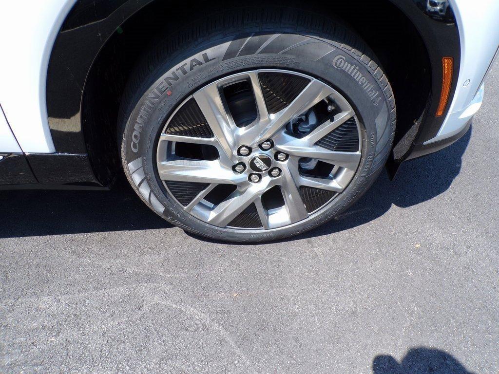 new 2025 Cadillac OPTIQ car, priced at $58,915