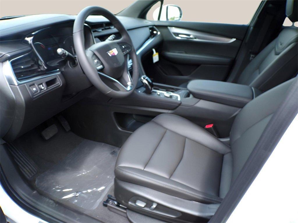 new 2025 Cadillac XT6 car, priced at $52,165