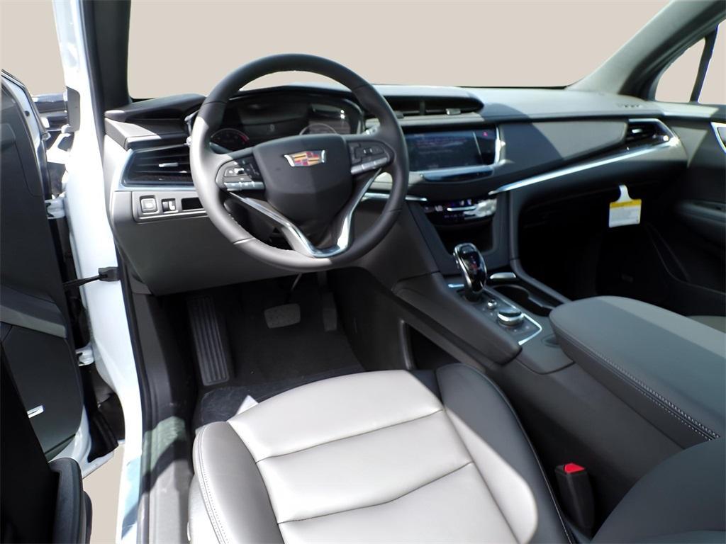 new 2025 Cadillac XT6 car, priced at $52,165