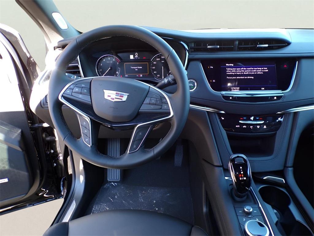 new 2025 Cadillac XT5 car, priced at $53,715