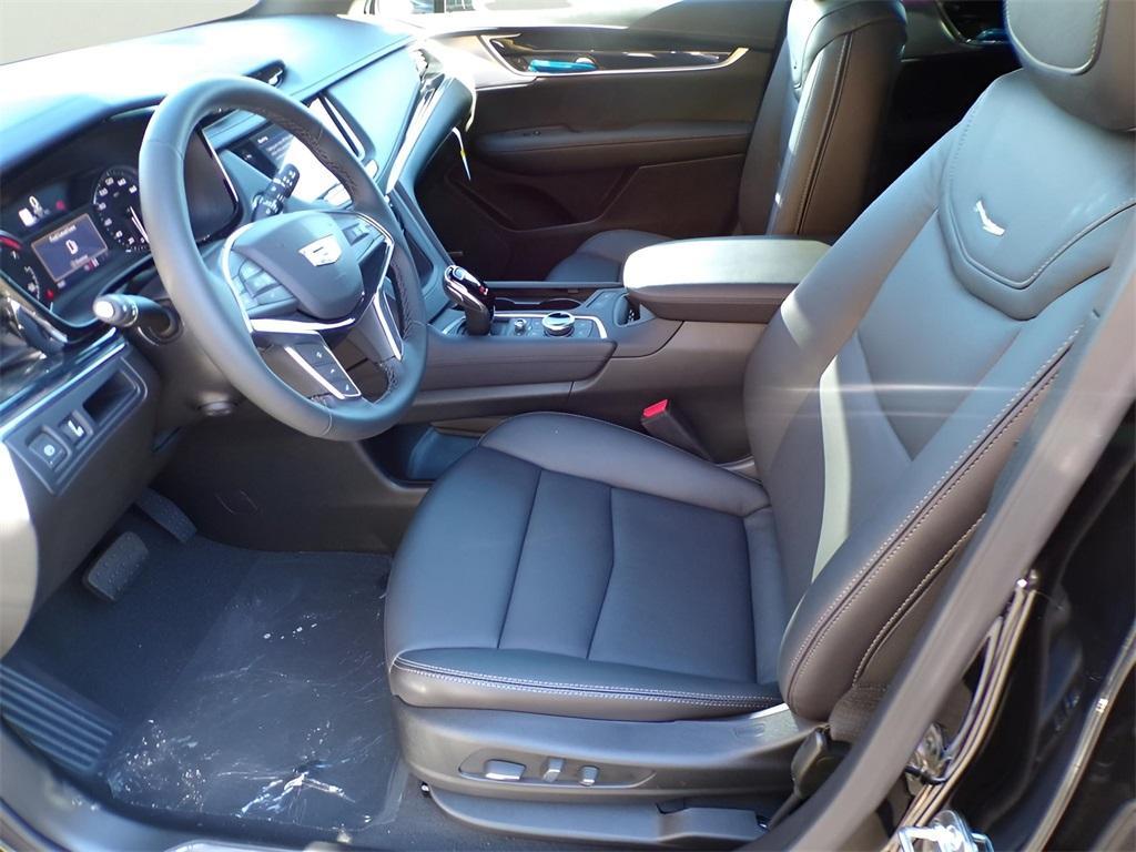 new 2025 Cadillac XT5 car, priced at $53,715